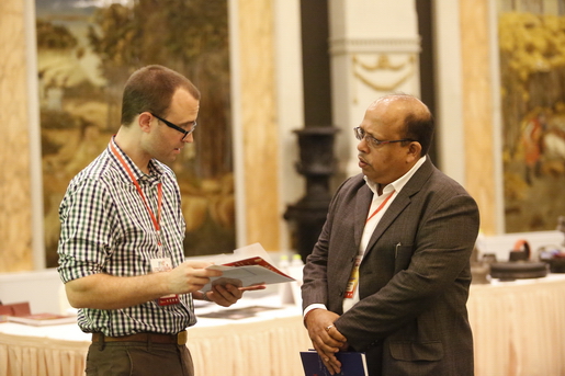  American Buyer Talking with Indian Supplier